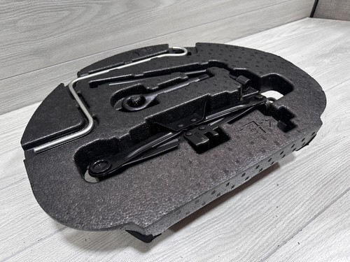 2012-2017 Toyota Prius V Spare tire tools Jack & Tools set 64777-47080 - Picture 3 of 10