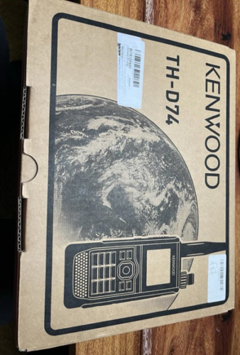 Kenwood TH-D74E Transceiver - GPS Brand New in original un-opened packaging! - Zdjęcie 5 z 6