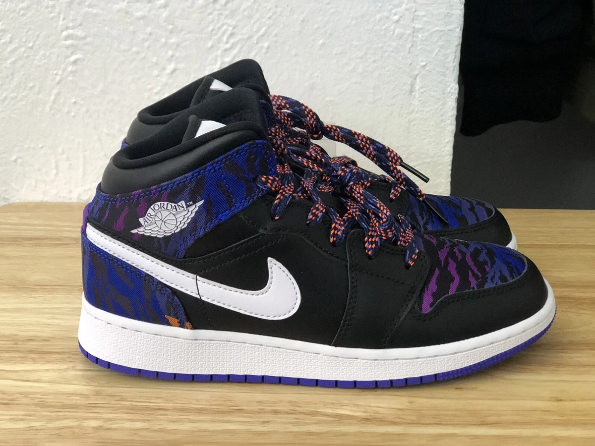 Tiger stripe shop nikes