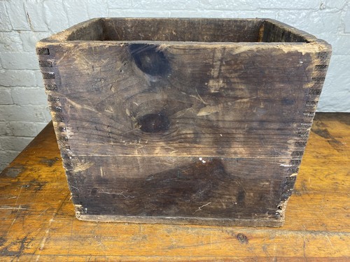 Caja de madera antigua con tirón de cajón y soporte para etiquetas, construcción de articulación de dedo, sólida - Imagen 5 de 10