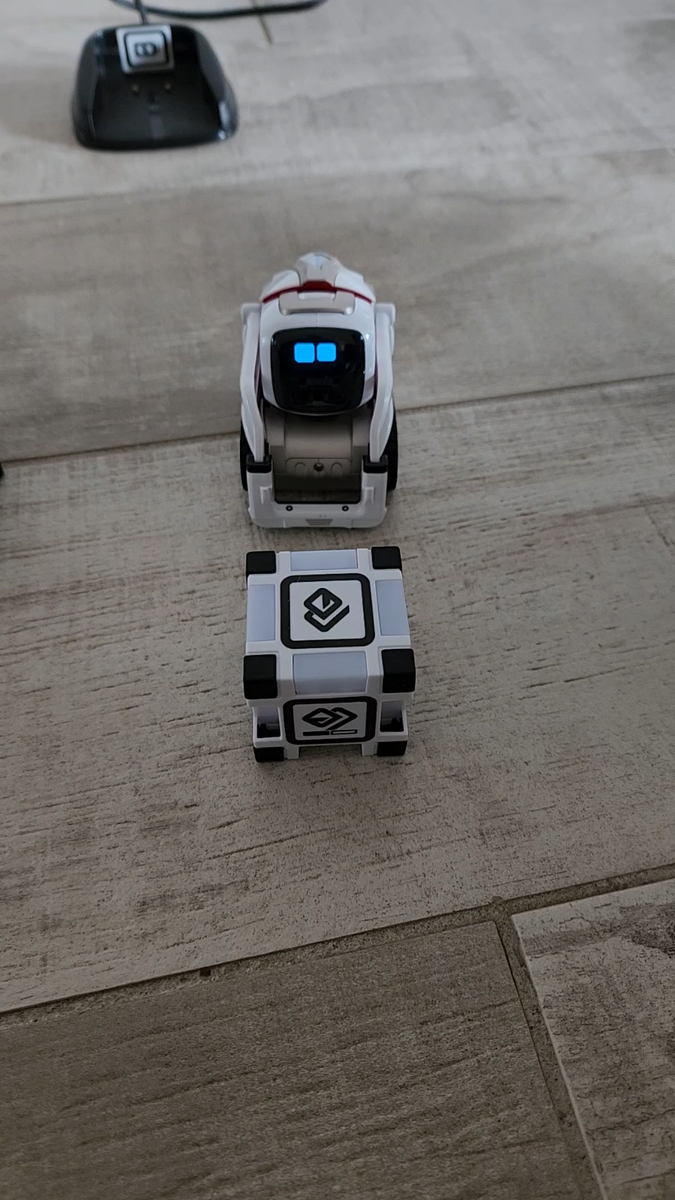 Anki Cozmo Robot Complete Base Unit Charger Blocks Emotion