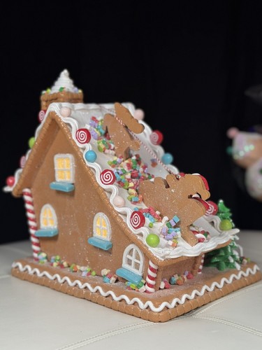 12’’Sugarplum Dreams Christmas Gingerbread House Santa Sleigh Reindeer on Roof - Picture 11 of 13