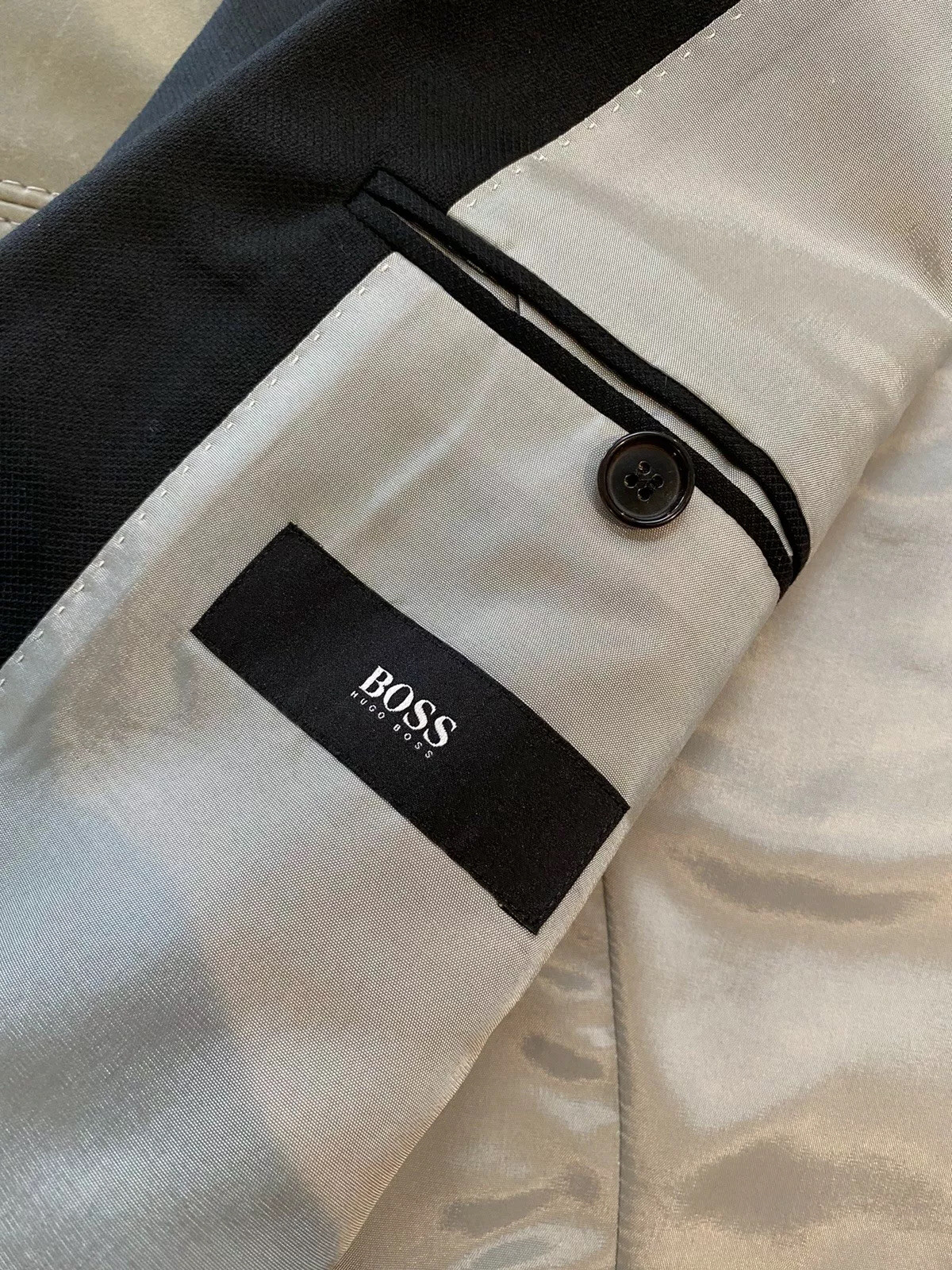 NWT Hugo Boss Pasolini Guabello Biotech 100 Wool Textured 40L Solid