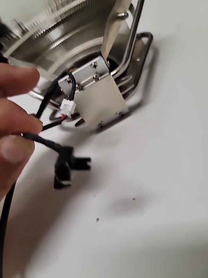 Thermaltake V1-AX Dual-socket 1366 Ultra-High Performance Heatpipe Cooler - Image 3 of 4