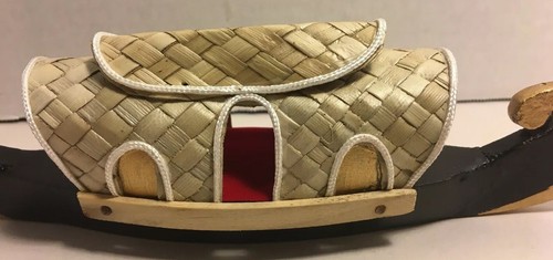 Kleine handgefertigte orientalische Bootsdekoration aus Holz, Boot ist 9” x 2,5” Zoll. - Bild 3 von 6