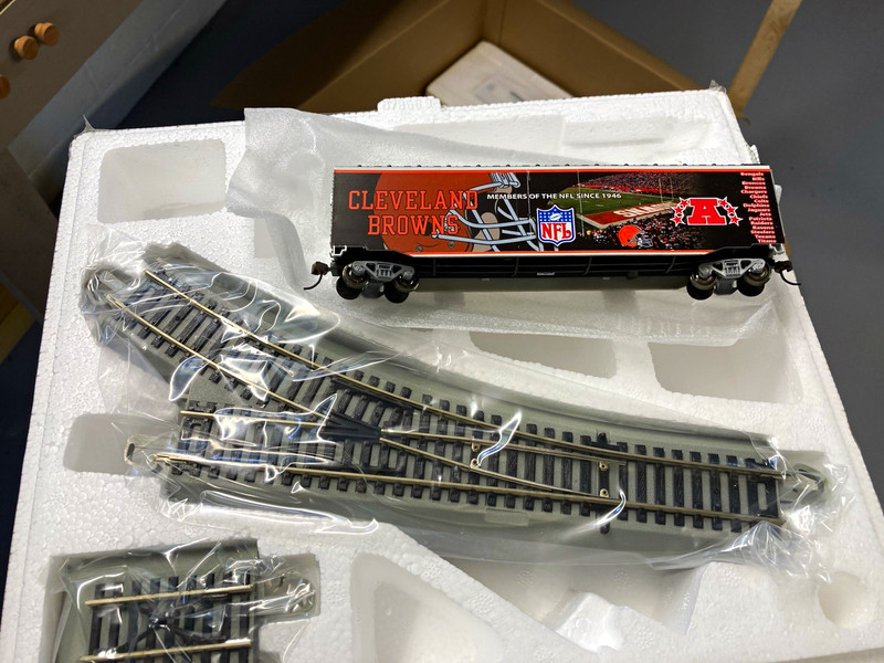 Bachmann HO box car w/switch & track. Cleveland Browns collectors edition