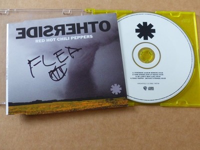 RED HOT CHILI PEPPERS Flea signed Autogramm signiert ''OTHERSIDE'' CD-Cover