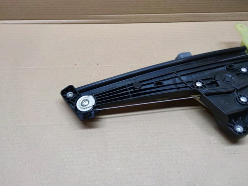 Renault Clio Mk5 2020 Electric Window Lifter Mechanism & Motor LH 807216723R - Picture 6 of 9