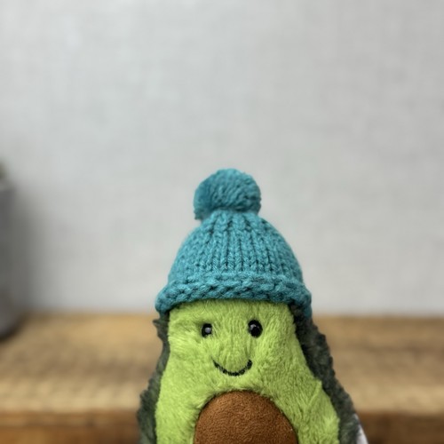 Aguacate Jellycat divertido Cozi con sombrero peluche juguete suave - verde azulado Cozi aguacate nuevo sin etiquetas - Imagen 2 de 11