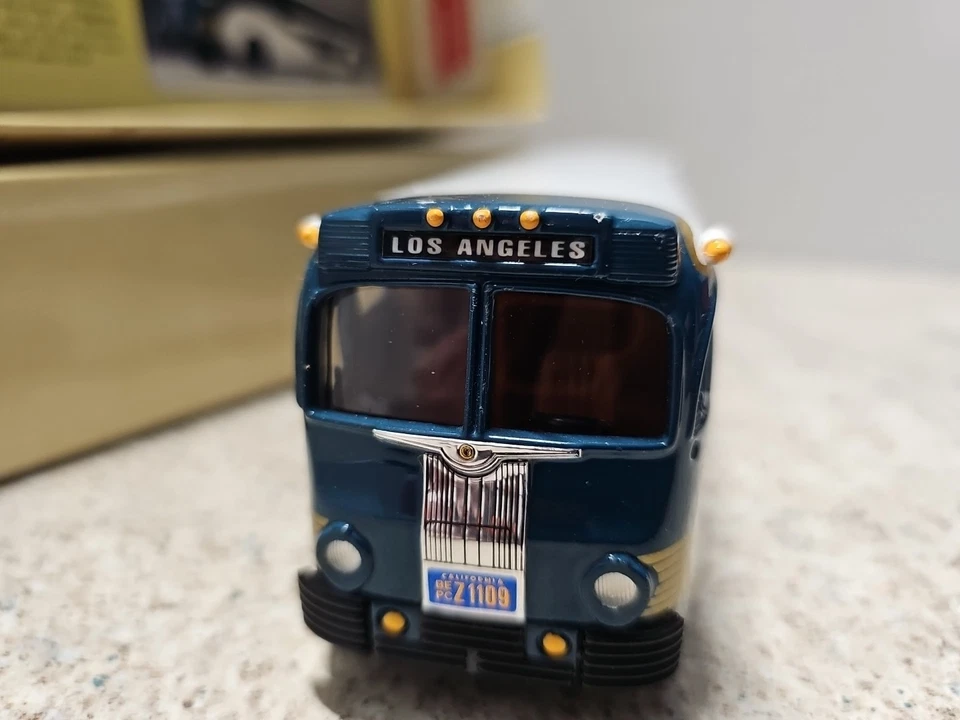 Autobús Corgi Classics Yellow Coach 743 Greyhound 1995 de colección escala 1:50 diecast Foto 2 de 4