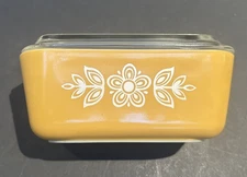 Vtg PYREX Butterfly Gold Refrigerator Dish 0502 w/ glass Lid 502 C, 1 -1/2 Pt