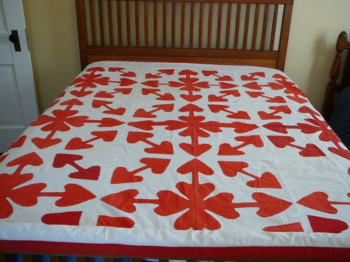 Vintage Hand Stitched Red & White Applique Throw / Spread - Hearts & Clovers - Picture 2 of 22