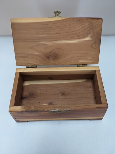Cedar box, wood treasure chest, vintage rustic jewelry trinket keepsake - Foto 4 di 10