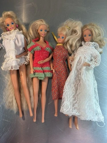 Lot Of 4 Vintage Mattel Barbie Dolls And A Lot Of Clothes