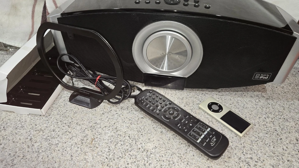 LVT iPOD Dock Speaker System w/Remote Antenna Brackets & iPOD Nano Model LVT-818 - Image 3 of 4