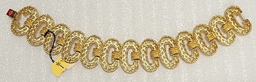 Crown Trifari Signed Vintage Textured Gold Tone Oval Filigree Bracelet B654 - Picture 2 of 7