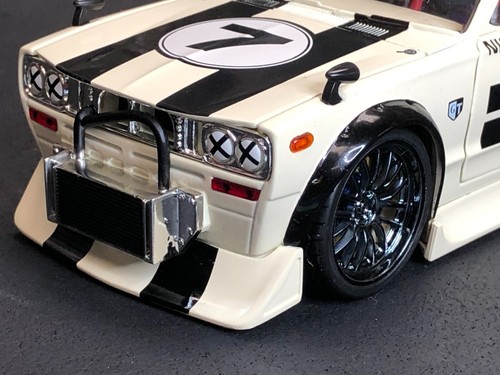 Imperfect 1:24 Diecast Muscle Machines Cream NISSAN SKYLINE GT-R 2000 No Box - Picture 9 of 22