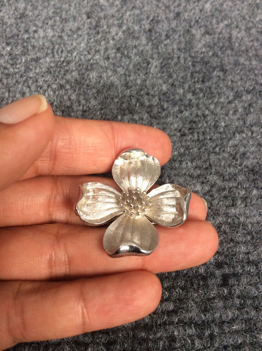 Beautiful vintage Crown Trifari dogwood Flower Silver tone  display picture 1