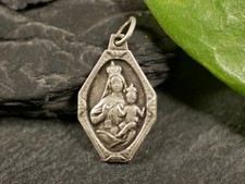 Anhänger Pilger Wallfahrt Jesus Kind Maria Mutter Gottes Herz Jesu Religion Alt