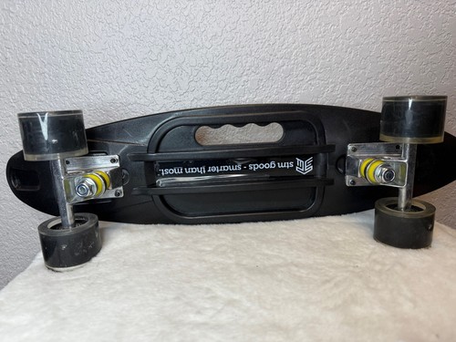 STM Goods Smarter Than Most Skateboard Light Up LED Wheels mit Griff - Bild 2 von 5