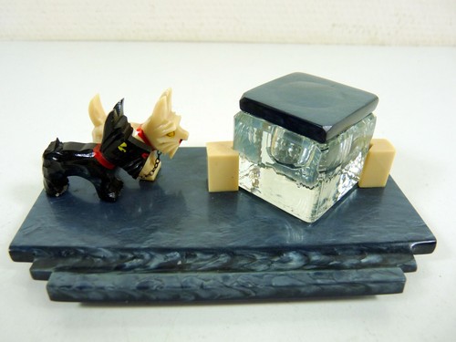 Lovely 1930s Art Deco Inkwell Scottish Terrier Dogs Bakelite & Glass