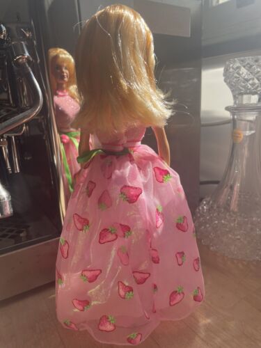 1998 Avon Exclusive Special Edition Strawberry Sorbet Barbie Doll UNBOXED - Picture 2 of 9