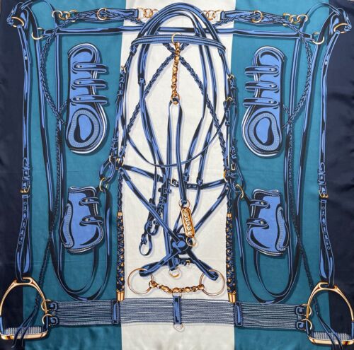 New Gucci Scarf Logo Print Equestrian Horsebit White Blue Silk Wrap - Picture 2 of 12