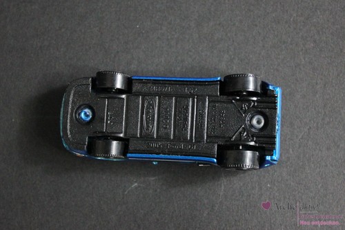 Matchbox 2005 - Ford GT metallicblau - 1:62, gebraucht - Bild 6 von 6