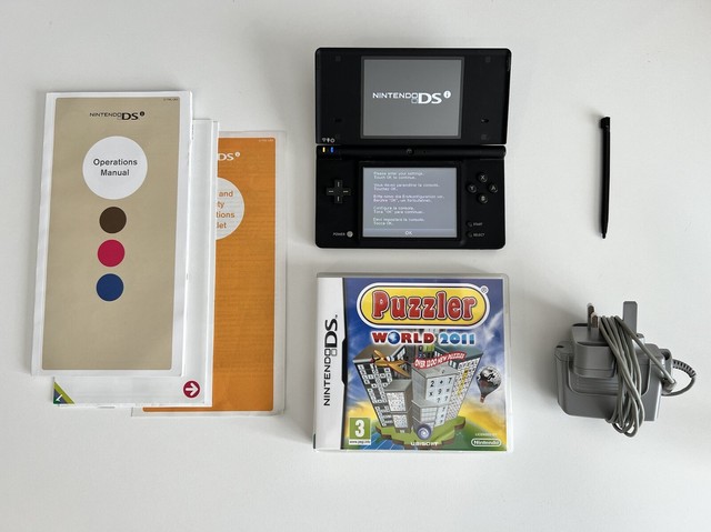 Nintendo DSi Console Charger Game Bundle Matte Black Portable Gaming Retro Nintendo DSi Console Charger Game Bundle Matte Black Portable Gaming Retro