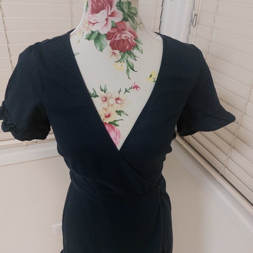 Tigerlily Hana Dress Women Size 6 Black Linen Short Sleeve Ruffle Mini wrap $169 - Picture 6 of 11
