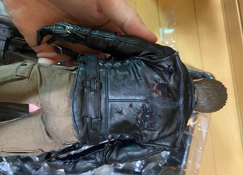 Hot Toys The Terminator T-800 Battle Damaged Version 1/6 Scale MMS238 w/ Box - Picture 8 of 12