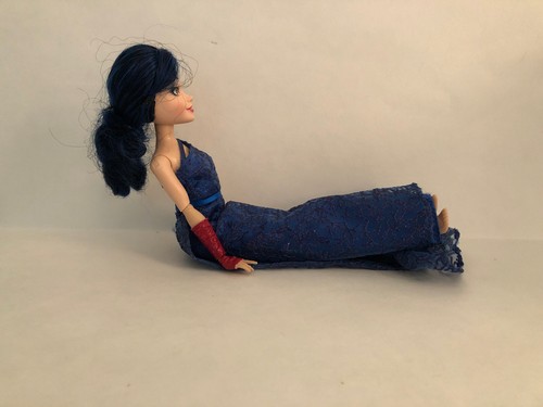Disney Descendants Royal Yacht Evie Doll - Picture 4 of 6