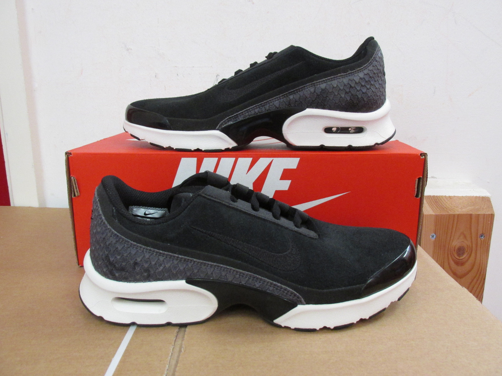 Nike Womens Air Max Jewell PRM TXT Running Trainers 917672 002 Sneaker CLEARANCE Nike Womens Air Max Jewell PRM TXT Running Trainers 917672 002 Sneaker CLEARANCE
