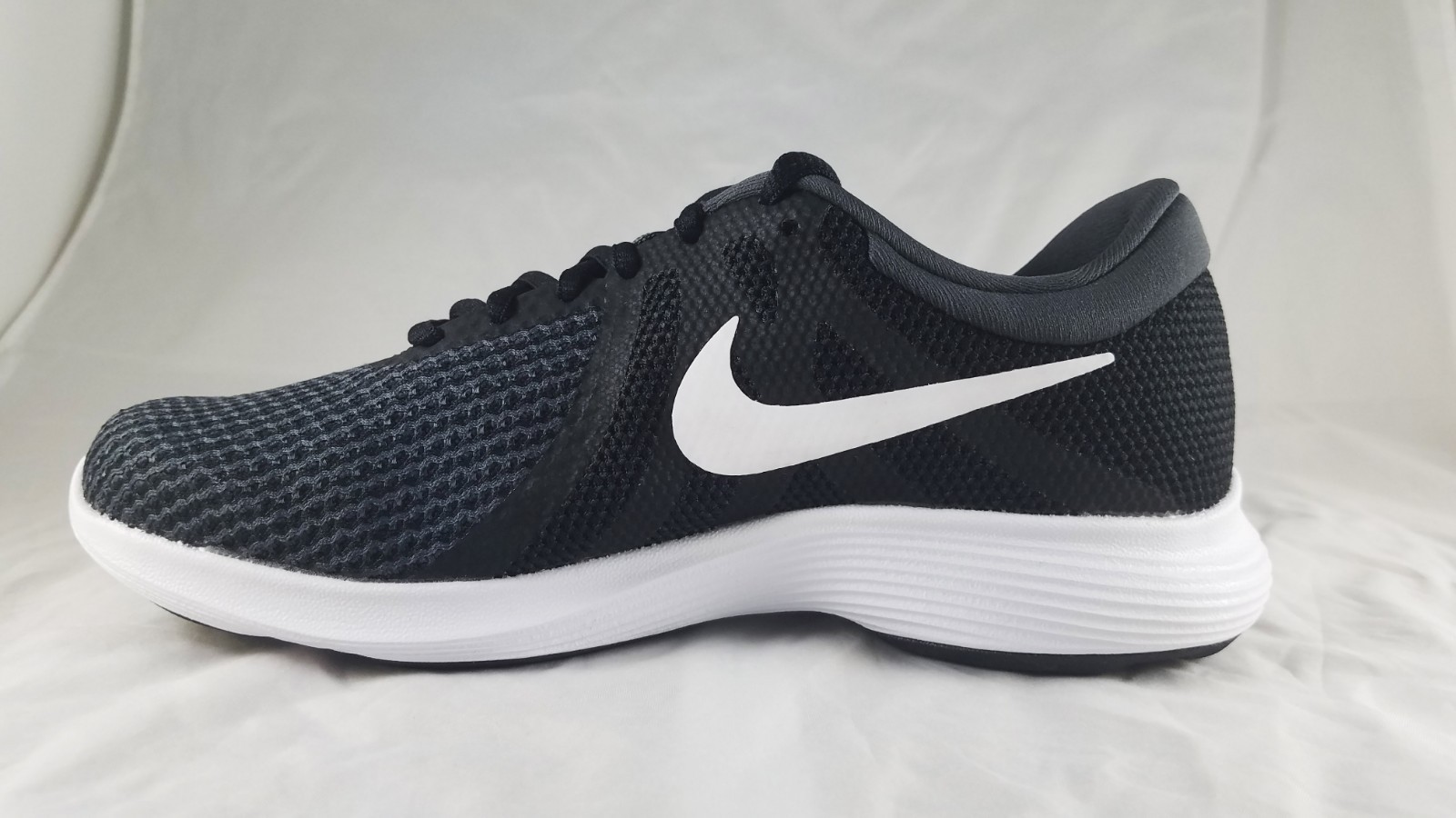 Nike Women's Revolution 4 Running Shoe Black/ white-Anthracite (908999 001) Nike Women's Revolution 4 Running Shoe Black/ white-Anthracite (908999 001)
