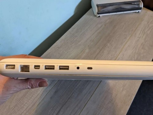 Macbook White 13" 2.26ghz 8gb ram, 128gb ssd Late 2009 - Picture 9 of 9