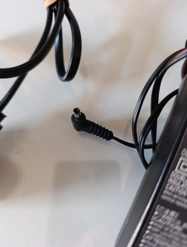 Genuine Canon CA-570 Power Adapter XA35 XA25 XA20 XA10 HV40 Legria Vixia HF G - Picture 3 of 3