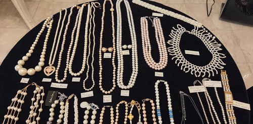 Vintage Mod Faux Pearl Jewlery Lot Of 70. 7 Lbs+. 24 Signed Monet Nolan Miller - Picture 23 of 24