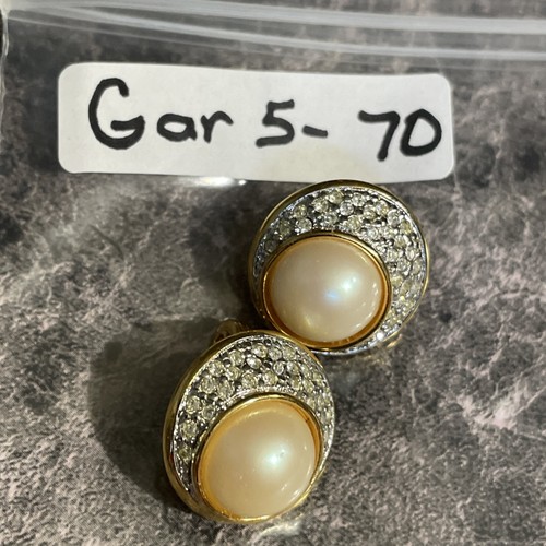 Monet Vintage Gold Tone Rhinestone Faux Pearl  Clip On Earrings Jewelry Gar5-70 - Picture 4 of 4