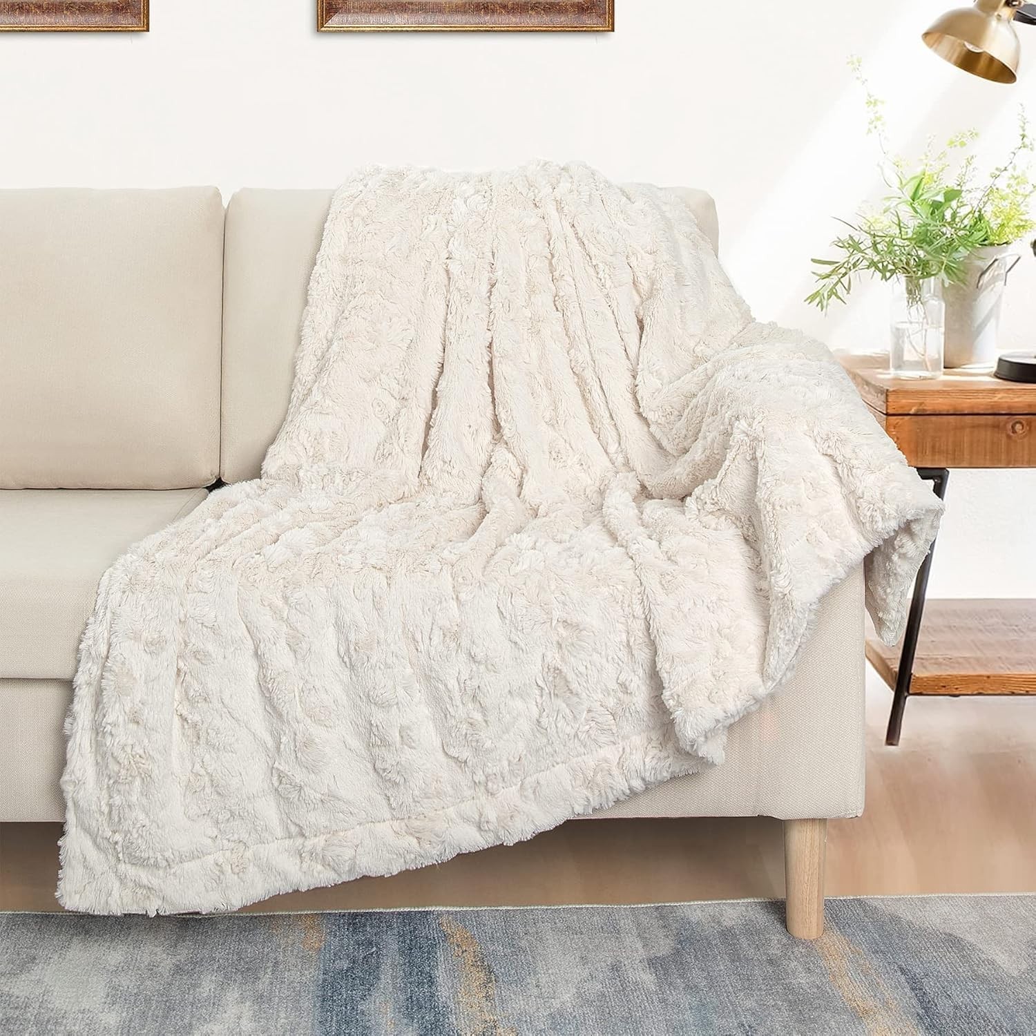 Luxurious Double-Sided Faux Fur Throw Blanket in Cream for Elegant Comfort