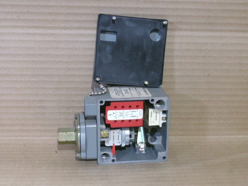 Nuevo interruptor de presión Square D GAW-24 AK - Imagen 3 de 3