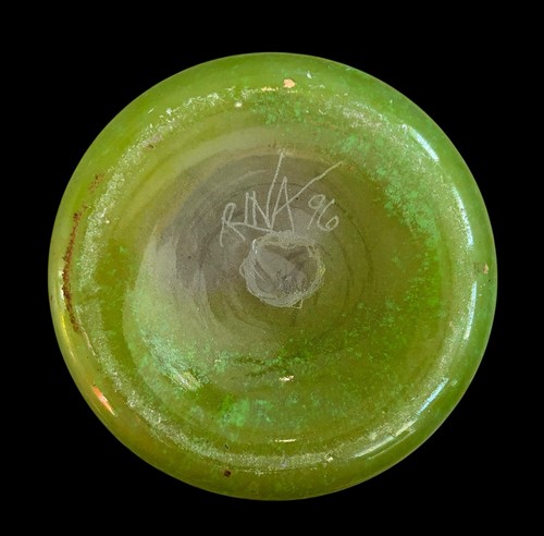 Vaso vetro artistico Rina Studio firmato vintage 1996 verde iridescente e viola Murano - Foto 6 di 7