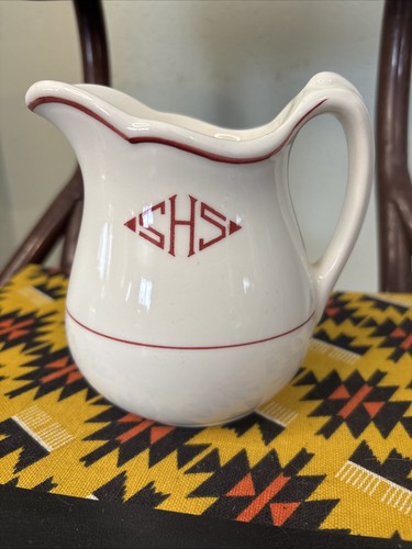 Vintage Syrakus China SHS Eisenbahn Straße Hotel Milchkännchen Krug selten rotes Monogramm - Bild 1 von 4