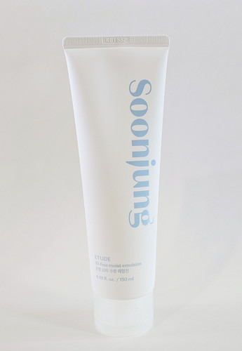 ETUDE SoonJung 10Free Moist Emulsion 130ml/pH 5.5Hypoallergenic, Fresh Hydration - Picture 1 of 3