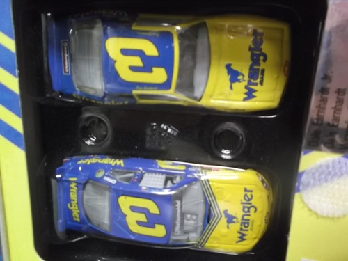 DALE EARNHARDT JR. & DALE EARNHARDT WRANGLER TWO PACK 1:64 - Picture 3 of 5