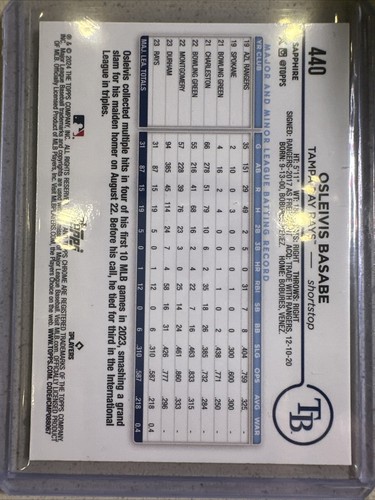 2024 Topps Chrome - #440 Olivia’s Basabe Gold numbered /50 - Bild 2 von 2