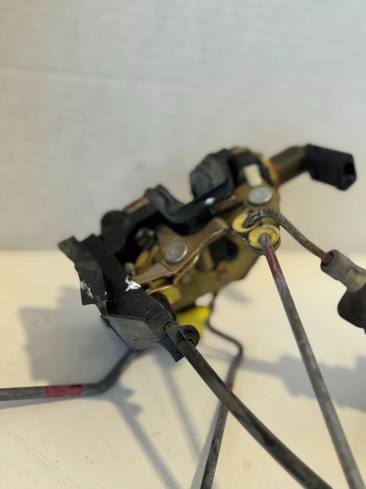 Conjunto de mecanismo de bloqueo de puerta derecha de paso delantero Ford F150 1997-2003 usado OEM Foto 2 de 4