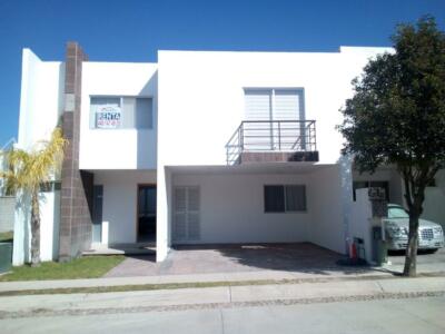MADEL- CASA EN VENTA AL NORTE PONIENTE DE AGUASCALIENTES, CONDOMINIO RUSCELLO, CON SEGURIDAD 24/7