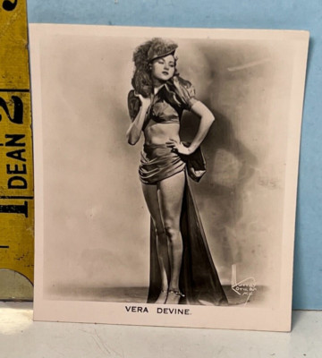 1939 Carreras Cigarettes Glamour Girls of Stage & Screen Vera Divine No. 1