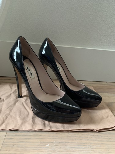 Zapatos de salón Miu Miu talla 37/7 charol negro plataforma hechos en Italia - Imagen 7 de 7