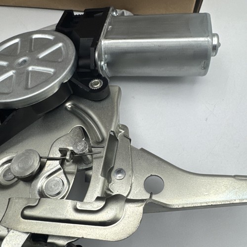 Rear Power Liftgate Trunk Lock Actuator For 2004-10 Infiniti QX56, 2004-09 - Picture 5 of 14